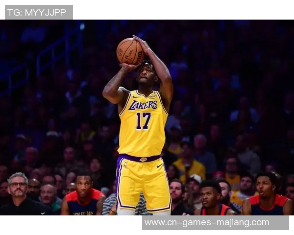 特雷墨菲半场表现抢眼11投6中斩获15分1篮板3抢断展现实力